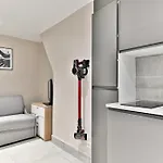 Compact Studio In Central Paris Practical & Convenient