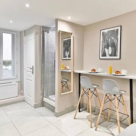 Compact In Practical & Convenient Apartment Paris