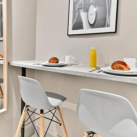 Compact In Practical & Convenient Apartment Paris