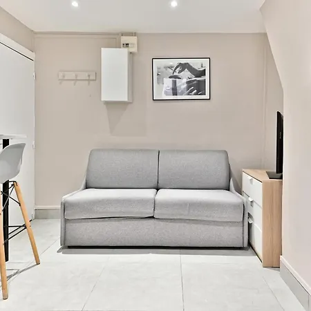 Compact In Practical & Convenient Apartment Paris